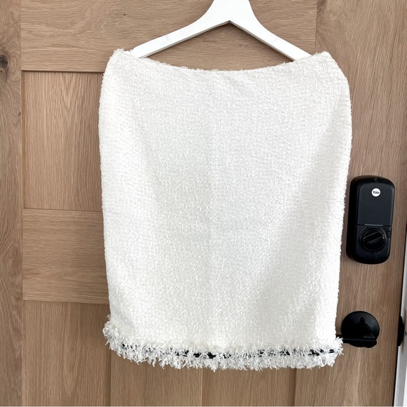 Escada Tweed Off- White Skirt, Size 38 US Small - Picture 1 of 3